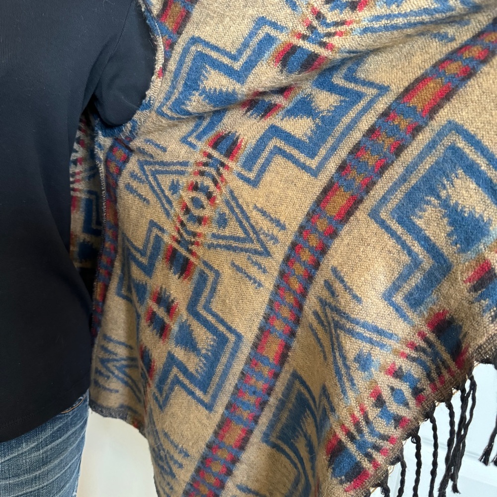 Vest with Fringe - Picture 7 of 8